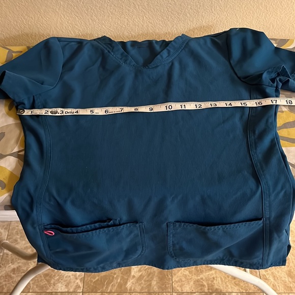 Heartsoul scrubs women’s Pitter-Pat shaped V-Neck top and pants - Picture 12 of 13